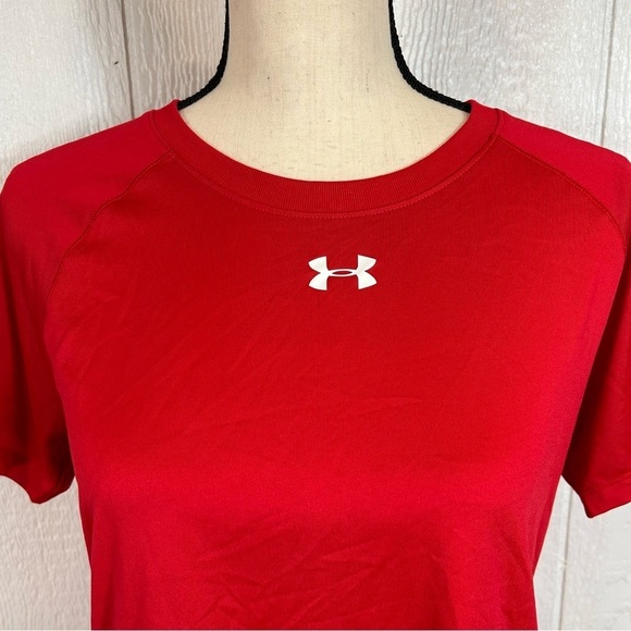 NEW Under Armour Red Heat Gear Loose Fit Top Medium - Picture 3 of 12